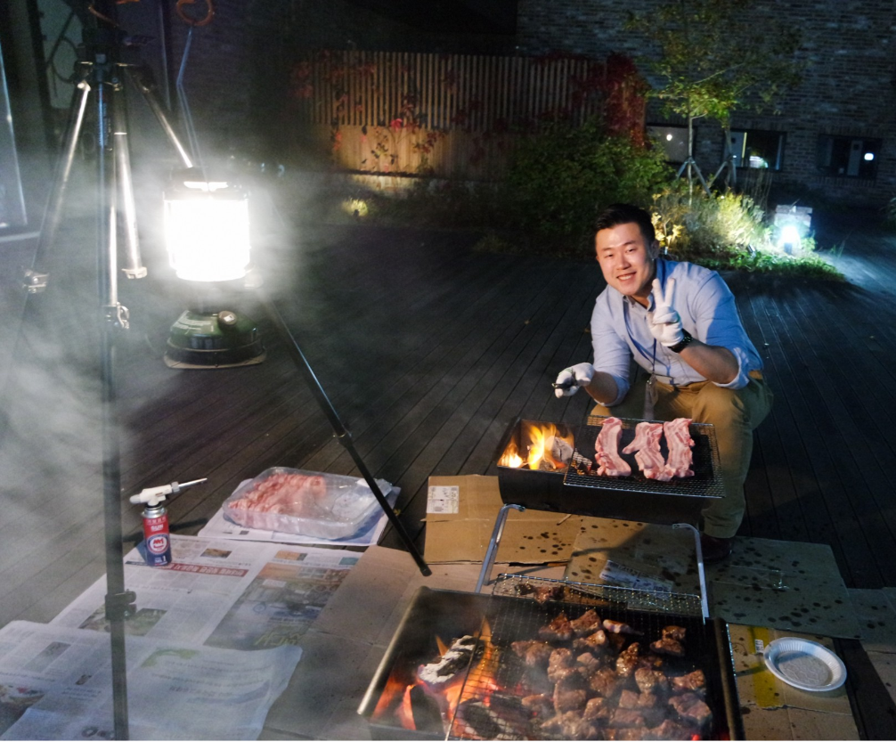 Blog Mark at the grill